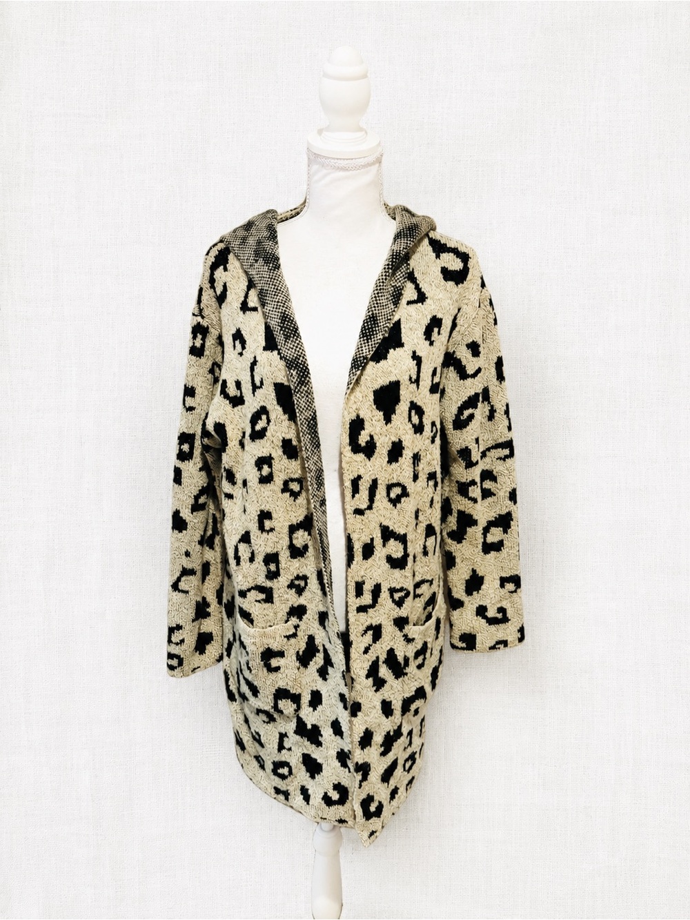 MOSNOVA Knit Cardigan with Black & Cream Pattern